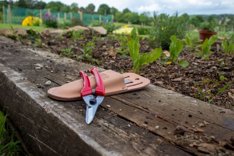 140DX secateurs with red grip